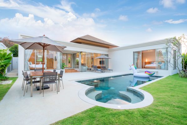 Pool Deck Pouring in Apple Valley